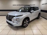 New 2025 Mitsubishi Outlander SE image 3
