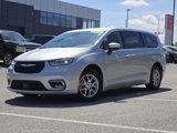 Used 2023 Chrysler Pacifica Touring-L image 2
