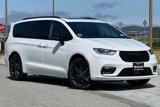 New 2025 Chrysler Pacifica Limited image 2