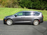Used 2021 Chrysler Pacifica Touring-L image 6