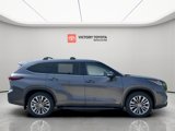 New 2025 Toyota Highlander Platinum image 3