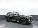 New 2025 Volkswagen Atlas Peak Edition SE image 3