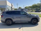 New 2025 Volkswagen Atlas Peak Edition SE image 2