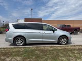 Used 2023 Chrysler Pacifica Touring-L image 4
