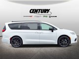 New 2025 Chrysler Pacifica Limited image 2