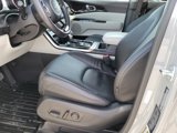 Used 2024 Kia Carnival EX image 6