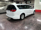 Used 2019 Chrysler Pacifica Touring-L image 4