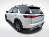 New 2025 Nissan Pathfinder Platinum image 4