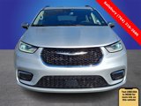 Used 2023 Chrysler Pacifica Limited image 2