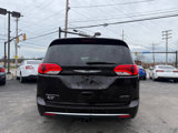 Used 2017 Chrysler Pacifica Limited image 4
