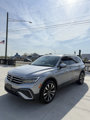 Used 2022 Volkswagen Tiguan SE w/ Panoramic Sunroof Package image 3