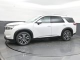 New 2025 Nissan Pathfinder Platinum image 4