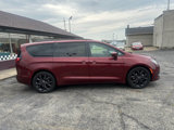 Used 2019 Chrysler Pacifica Touring-L w/ S Appearance Package image 3
