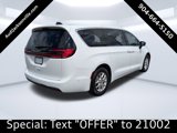 Used 2024 Chrysler Pacifica Touring-L image 4