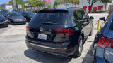 Used 2018 Volkswagen Tiguan SE w/ Panoramic Sunroof Package image 2