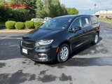 Used 2023 Chrysler Pacifica Touring-L image 2