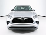 Used 2024 Toyota Highlander XLE image 2