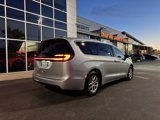 Used 2024 Chrysler Pacifica Touring-L image 4