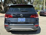 Certified 2024 Volkswagen Taos SE image 4
