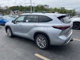 New 2025 Toyota Highlander Platinum image 3