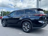 Used 2024 Toyota Highlander XLE image 3