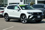 Used 2024 Volkswagen Taos SE image 2