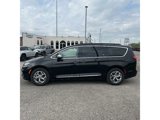 Used 2023 Chrysler Pacifica Limited image 4