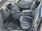 Used 2022 Volkswagen Atlas SE image 2