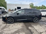 Used 2021 Chrysler Pacifica Limited w/ Uconnect Theater Family Group image 5