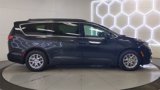 Used 2022 Chrysler Pacifica Touring-L image 3