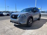 New 2025 Nissan Pathfinder Platinum image 3
