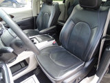 Used 2023 Chrysler Pacifica Limited image 2
