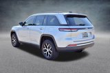 Used 2024 Jeep Grand Cherokee Limited image 3