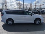 New 2025 Chrysler Pacifica Select image 6