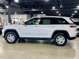 Used 2023 Jeep Grand Cherokee Laredo image 2