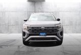 New 2025 Volkswagen Atlas Peak Edition SE image 4