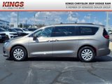 Used 2017 Chrysler Pacifica Touring-L image 3