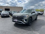 New 2025 Volkswagen Atlas Peak Edition SE image 3