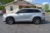 Used 2018 Toyota Highlander LE image 2