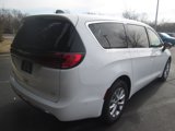 New 2025 Chrysler Pacifica Select image 5