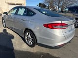 Used 2017 Ford Fusion SE w/ Fusion SE Technology Package image 4