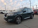 New 2025 Nissan Pathfinder Platinum image 3