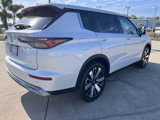 New 2025 Mitsubishi Outlander SE image 3