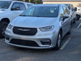 Used 2023 Chrysler Pacifica Touring-L image 4