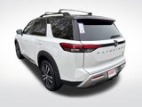 New 2025 Nissan Pathfinder Platinum image 4