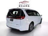 Used 2022 Chrysler Pacifica Touring-L w/ Uconnect Theater Family Group image 5