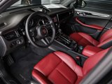 Certified 2025 Porsche Macan image 4