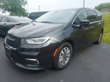 Used 2023 Chrysler Pacifica Touring-L image 2