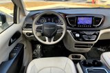 Used 2017 Chrysler Pacifica Limited image 5
