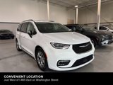 Used 2023 Chrysler Pacifica Limited image 2